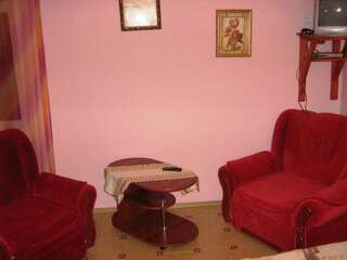 Гостевой дом Sadyba Lesivykh Славское Стандартный трехместный номер-3