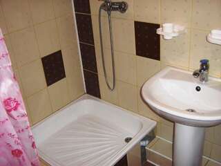 Гостевой дом Sadyba Lesivykh Славское Стандартный трехместный номер-4